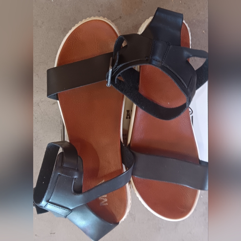 MIA Black Leather Sandals SZ 11 - Picture 2 of 5
